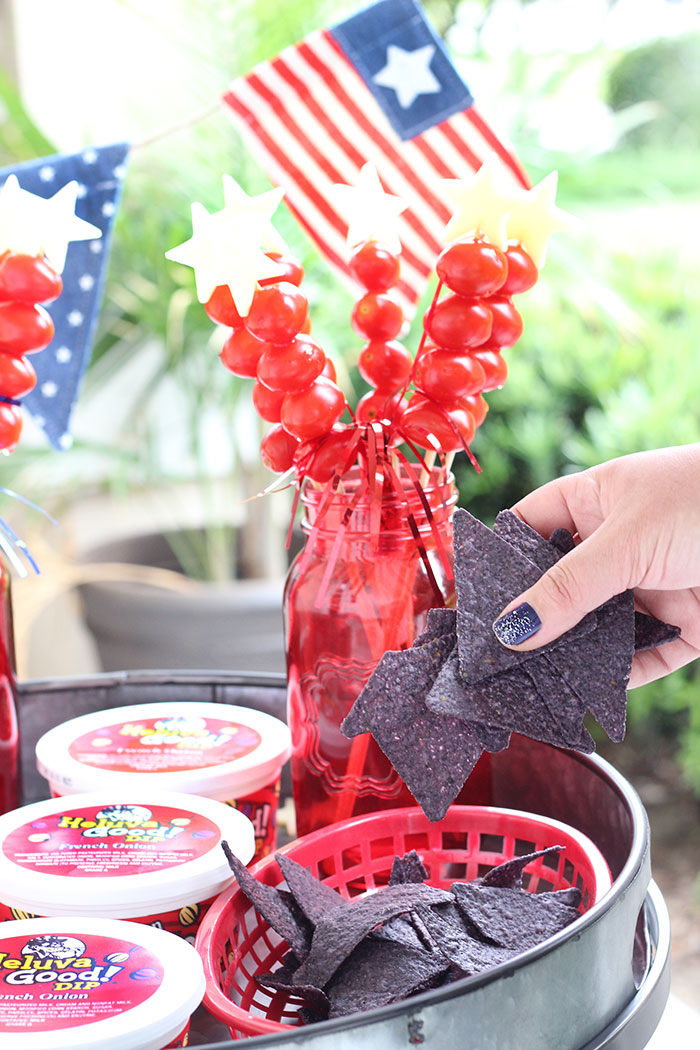 Red, White and Blue Patriotic Dip Ideas. Easy and wonderful ways to amp up your 4th of July party.