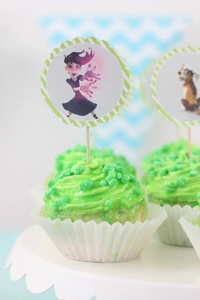 Mysterious "Lost in Oz" cupcakes to celebrate the show available on Amazon prime.