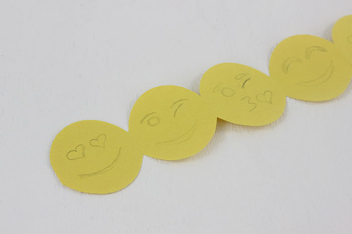 Emoji Paper Garland. an easy tutorial to make Emoji Paper Garland that will make back to school a little more fun.