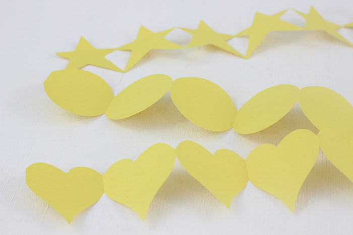 Emoji Paper Garland. an easy tutorial to make Emoji Paper Garland that will make back to school a little more fun.