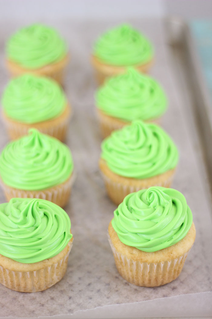 Mysterious "Lost in Oz" cupcakes to celebrate the show available on Amazon prime.