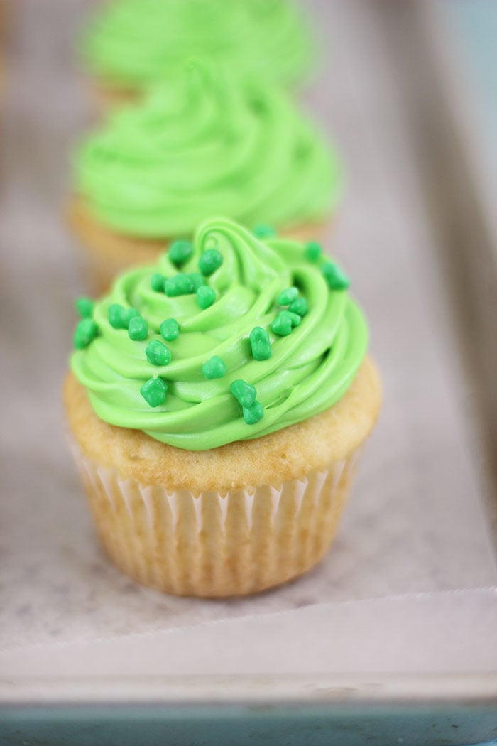 Mysterious "Lost in Oz" cupcakes to celebrate the show available on Amazon prime.