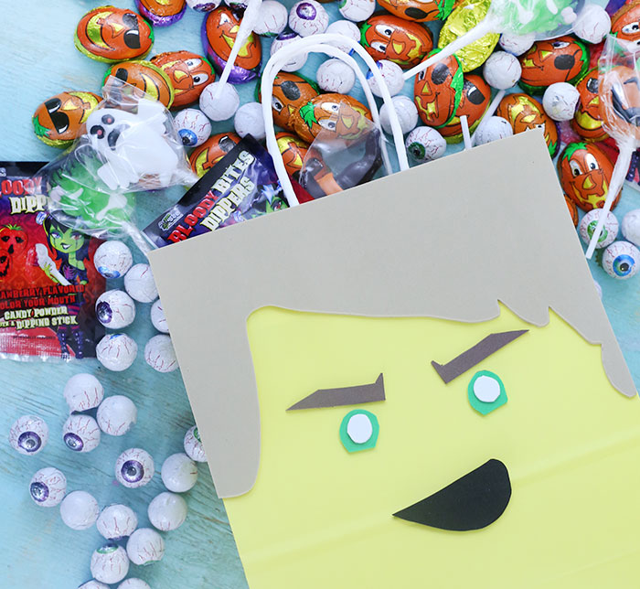 Ninjago Movie DIY. Make cute treat bags for parties or halloween. Easy craft to do with kids in celebration of The LEGO Ninjago movie.