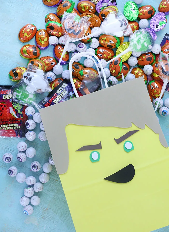 Ninjago Movie DIY. Make cute treat bags for parties or halloween. Easy craft to do with kids in celebration of The LEGO Ninjago movie. 