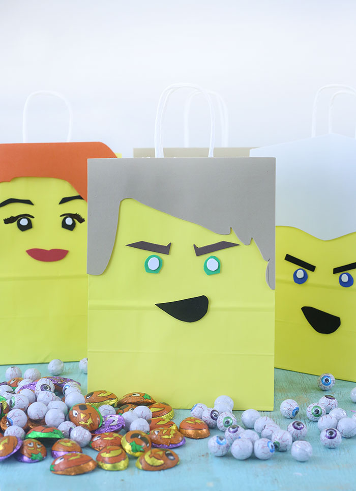 Ninjago Movie DIY. Make cute treat bags for parties or halloween. Easy craft to do with kids in celebration of The LEGO Ninjago movie. 