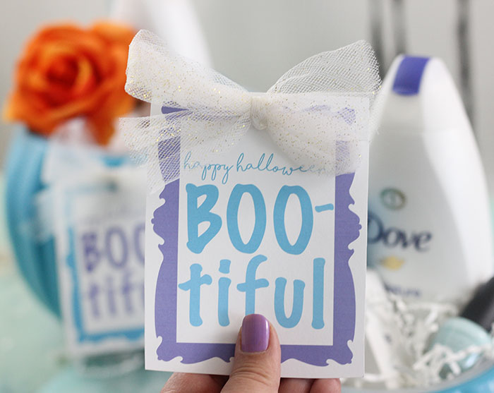 Halloween DIY Gift Idea. Show someone they're BOO-tiful with a self esteem boosting gift. Free printable gift tag for Halloween.