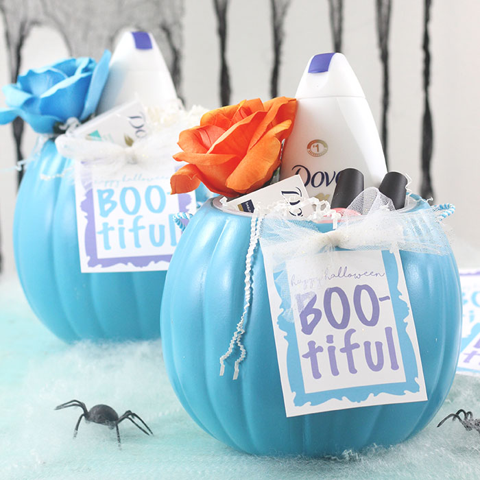 Halloween DIY Gift Idea. Show someone they're BOO-tiful with a self esteem boosting gift. Free printable gift tag for Halloween.