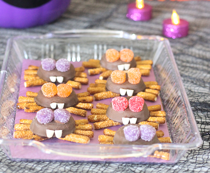 Spider Cookies and Halloween Party Ideas. So easy to make and spookingly adorable.