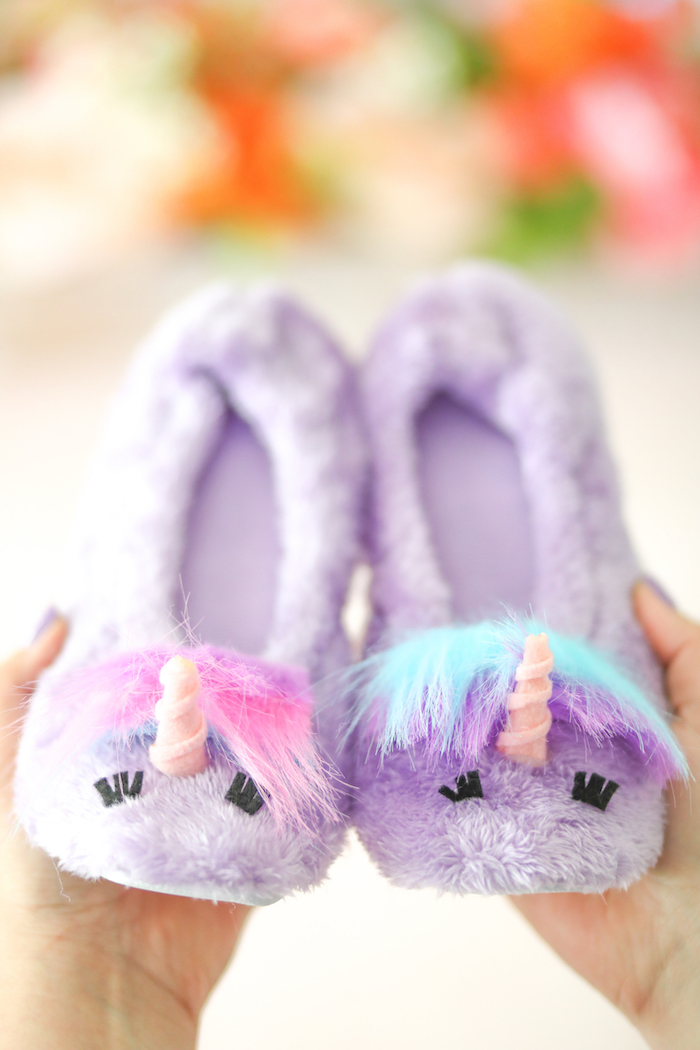 DIY Unicorn Slippers that are freakin' adorable. Everyone needs a pair.