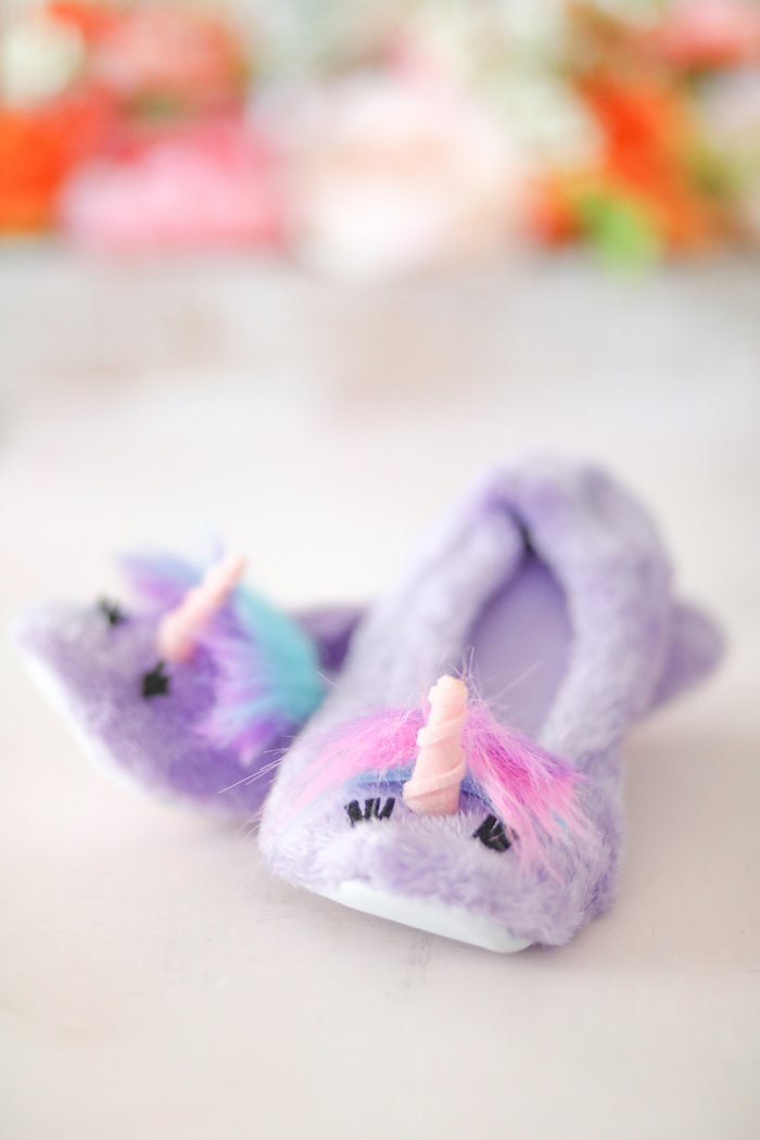 DIY Unicorn Slippers that are freakin' adorable. Everyone needs a pair.