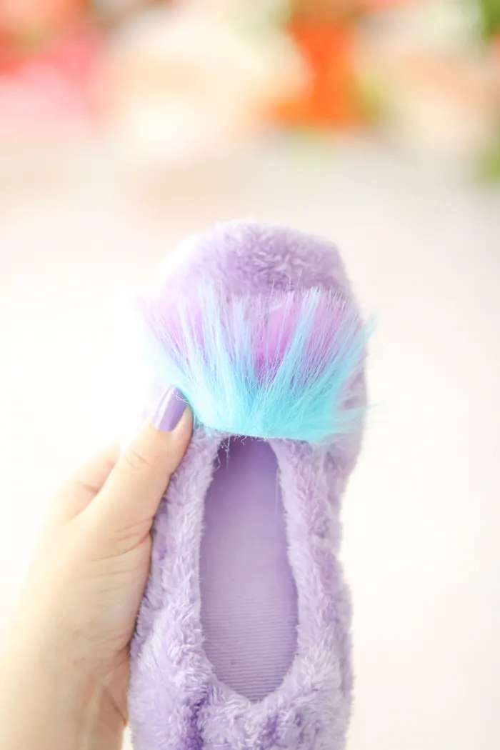 DIY Unicorn Slippers that are freakin' adorable. Everyone needs a pair.