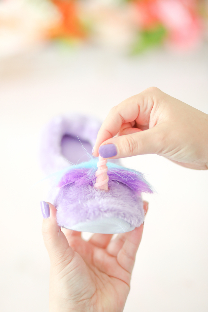 DIY Unicorn Slippers that are freakin' adorable. Everyone needs a pair.