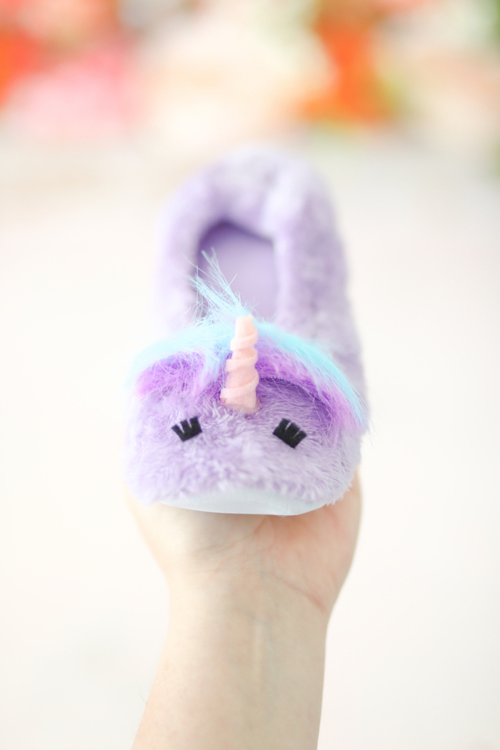 DIY Unicorn Slippers that are freakin' adorable. Everyone needs a pair.