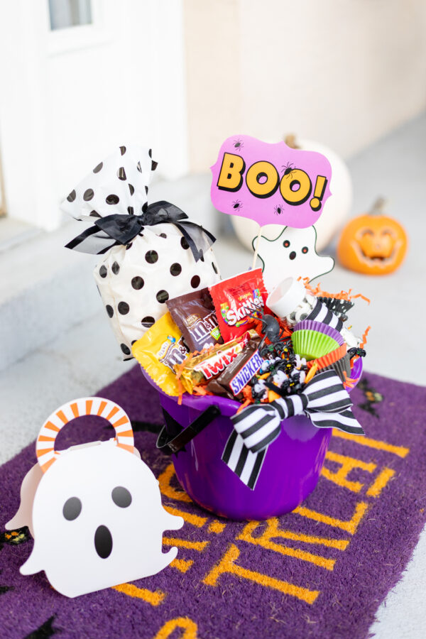 How to Make a Halloween Gift Basket for Booing | Cutefetti