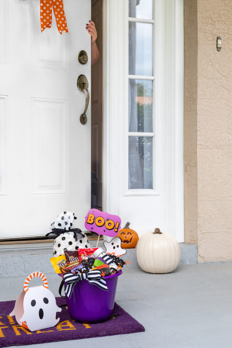 How to Make a Halloween Gift Basket for Booing | Cutefetti