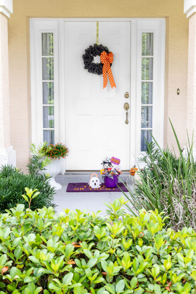 How to Make a Halloween Gift Basket for Booing | Cutefetti