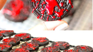 Blood Spatter Oreo Cookies