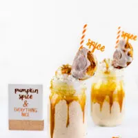 Pumpkin Pie Cinnamon Roll Milkshake. Cute freakshake idea that the whole family will love.
