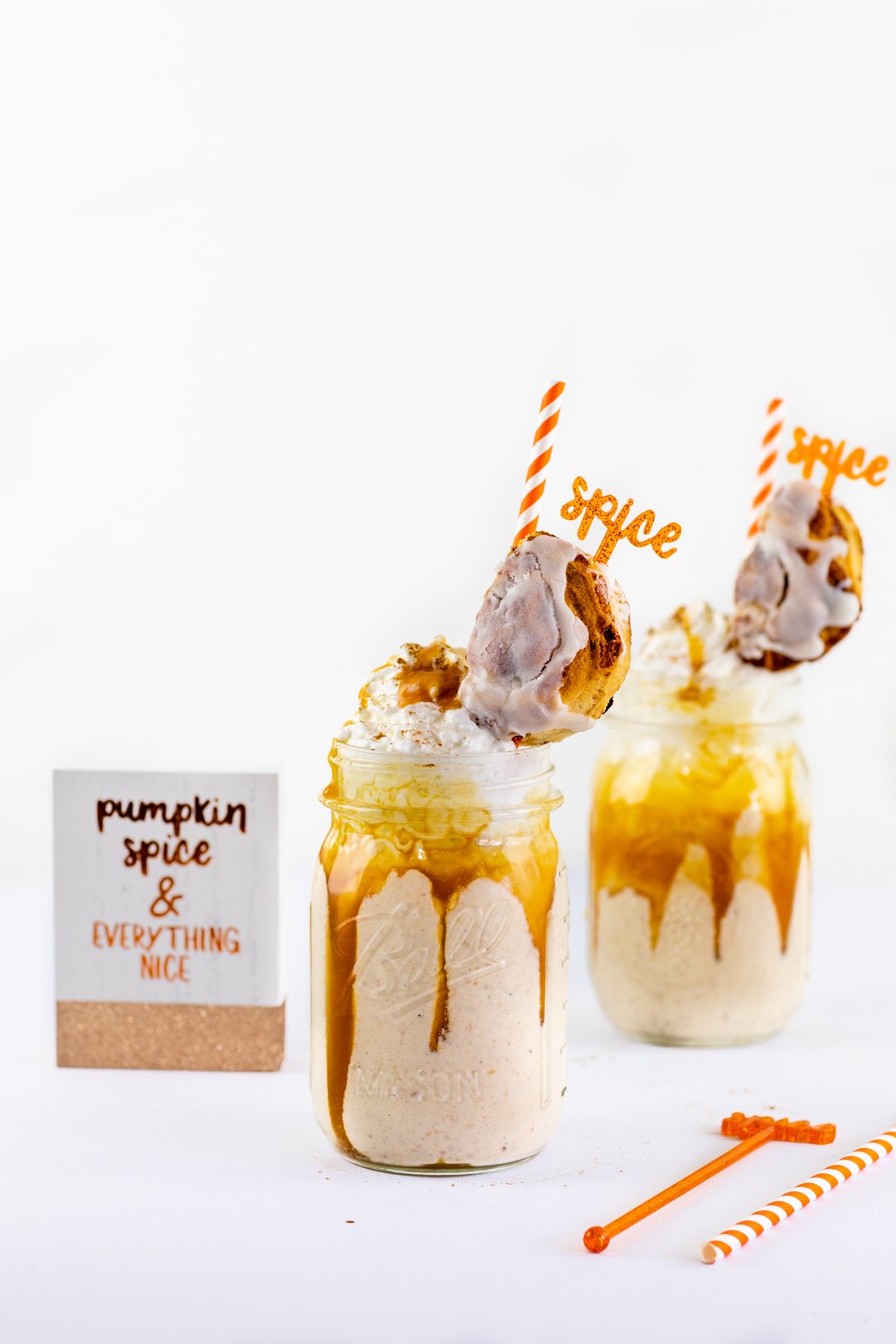 Pumpkin Pie Cinnamon Roll Milkshake. Cute freakshake idea that the whole family will love.