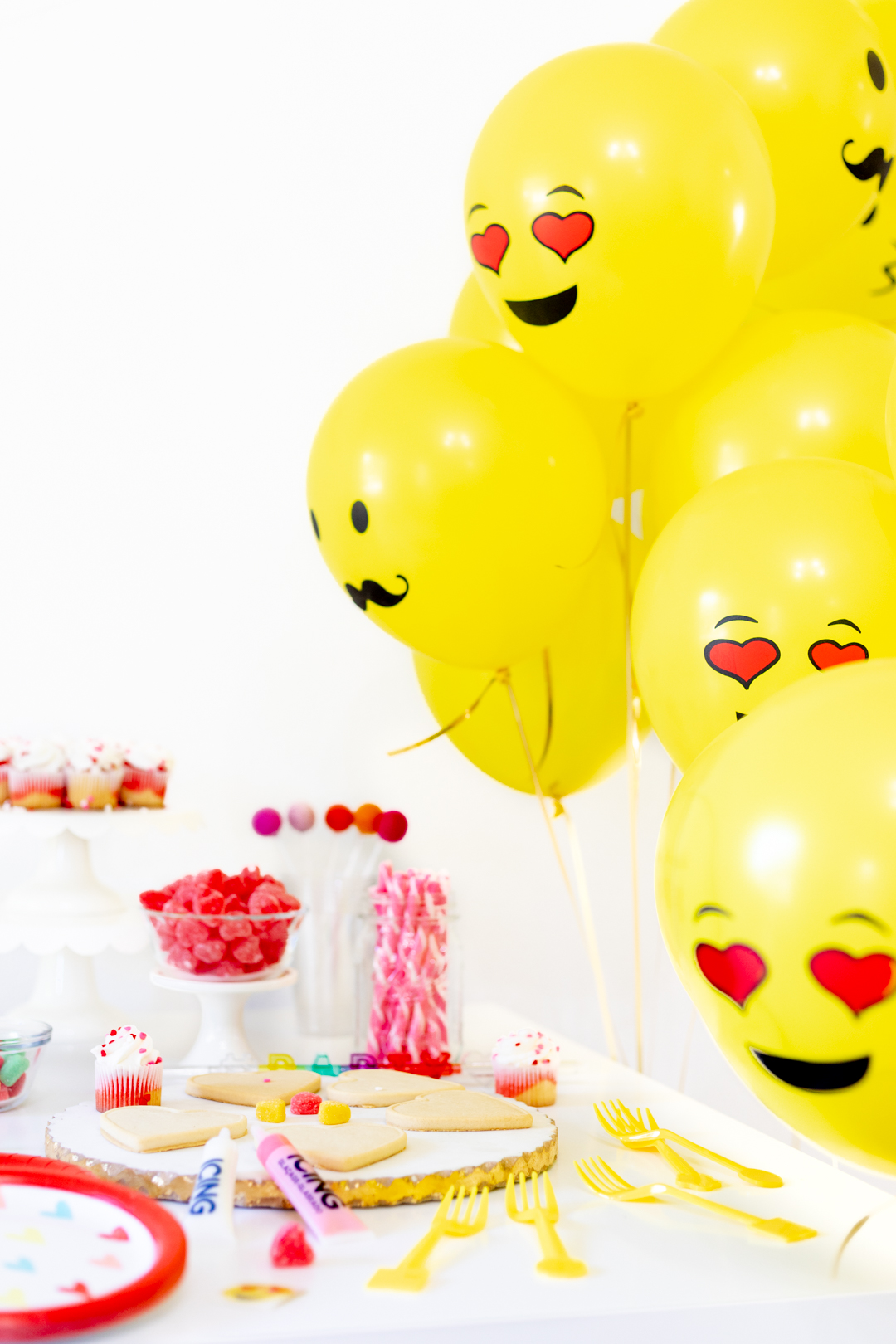 emoji balloon party