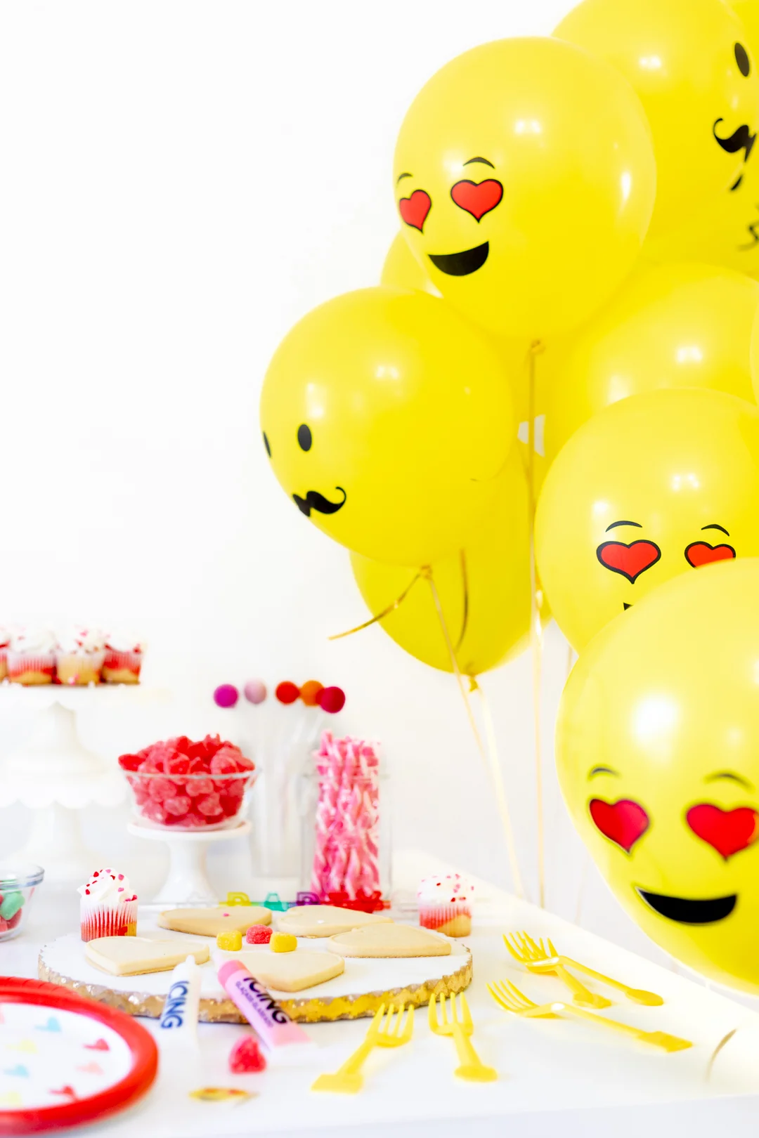 emoji balloon party