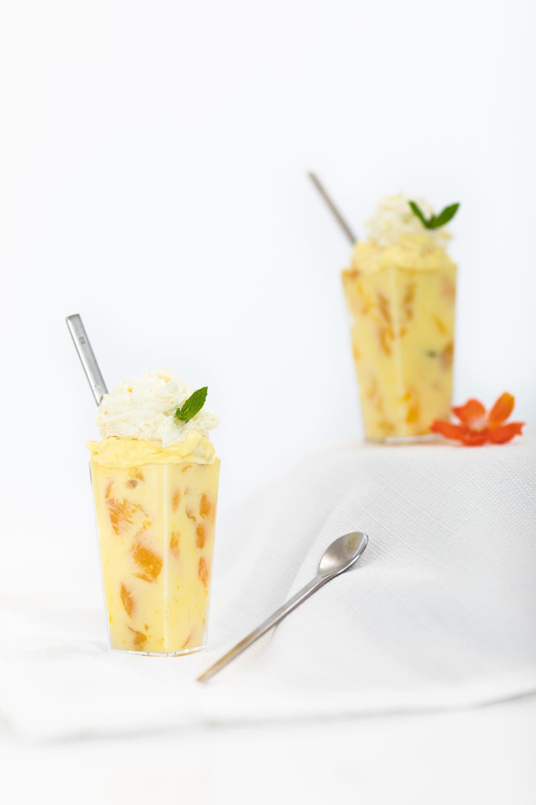 Peach Dessert with only 3 easy ingredients. Made in minutes, ready in an hour. Oh yum.