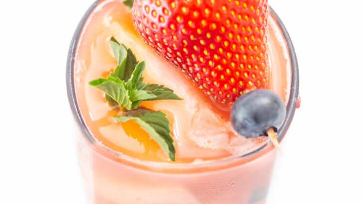 Keep Cool with Fresh Berry Iced Tea