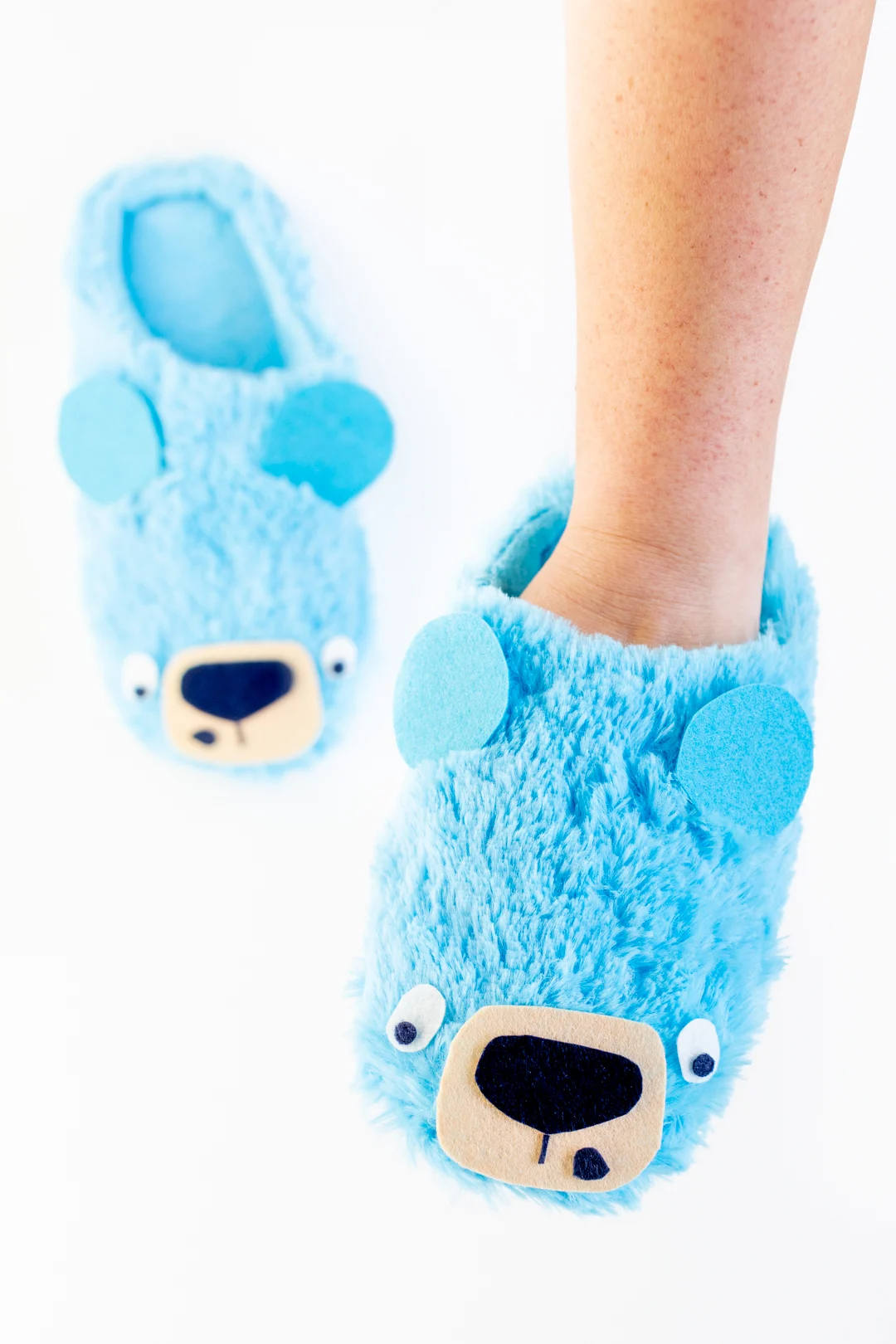 Adorable Blue Bear Slippers You Can Make. 