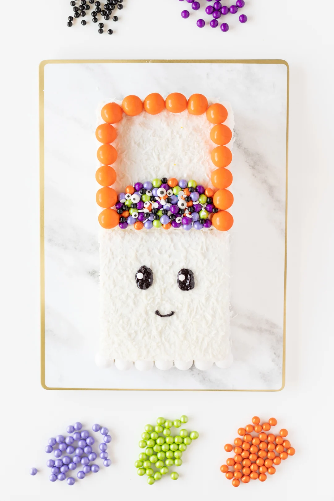Cute ghost cake for trick or treat.