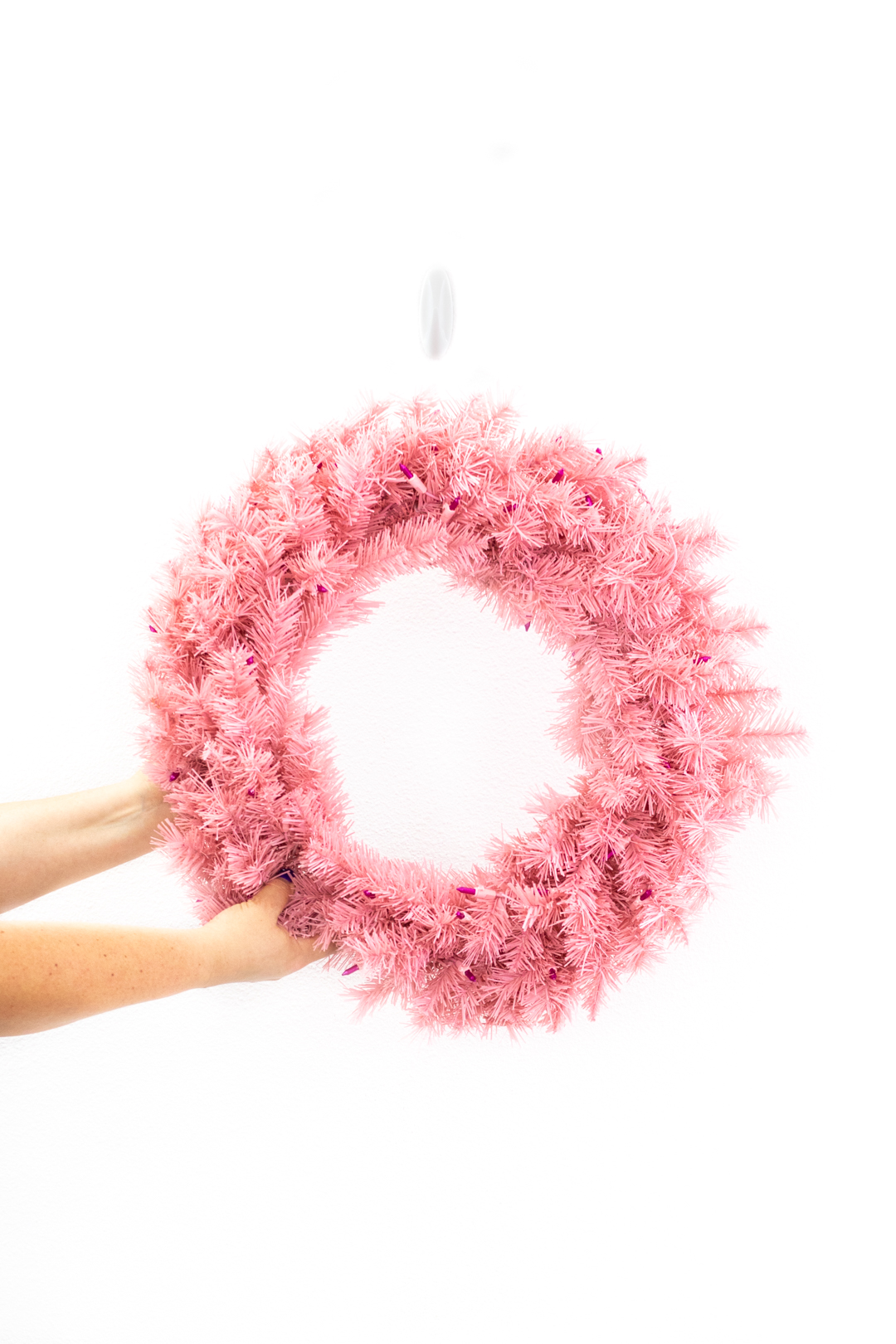 using command hanger to hang a wreath