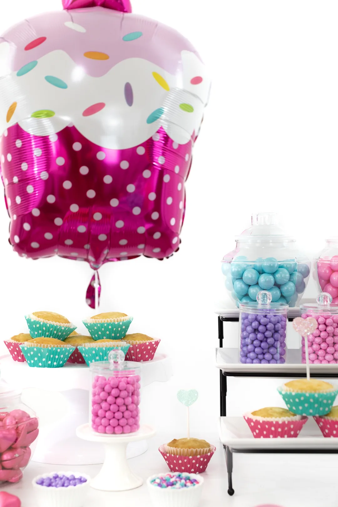 cupcake party table