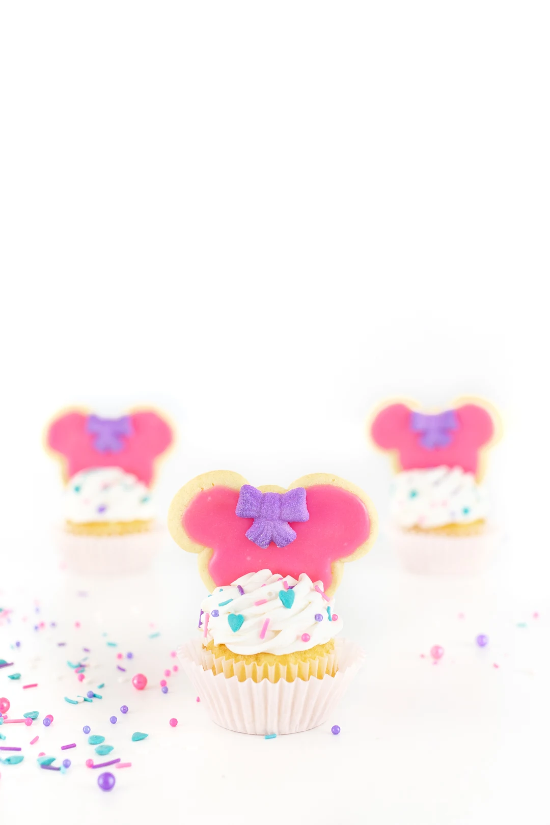 Cookie Topped Minnie Cupcakes for parties