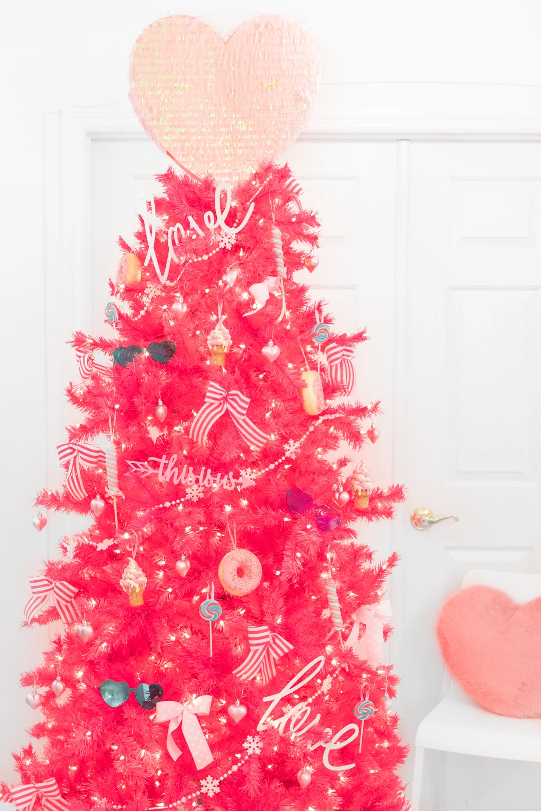 Transforming your Christmas treeinto a Valentines tree