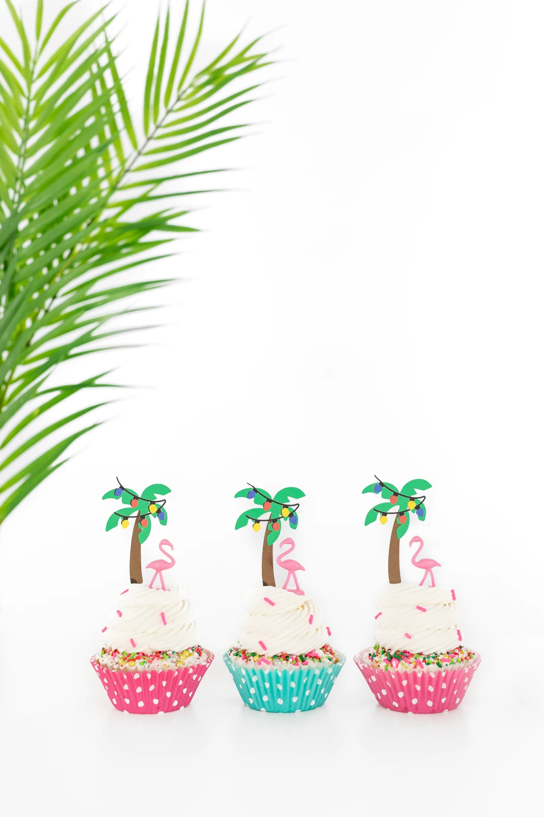 palm tree cupcakes with mini flamingos cupcake toppers