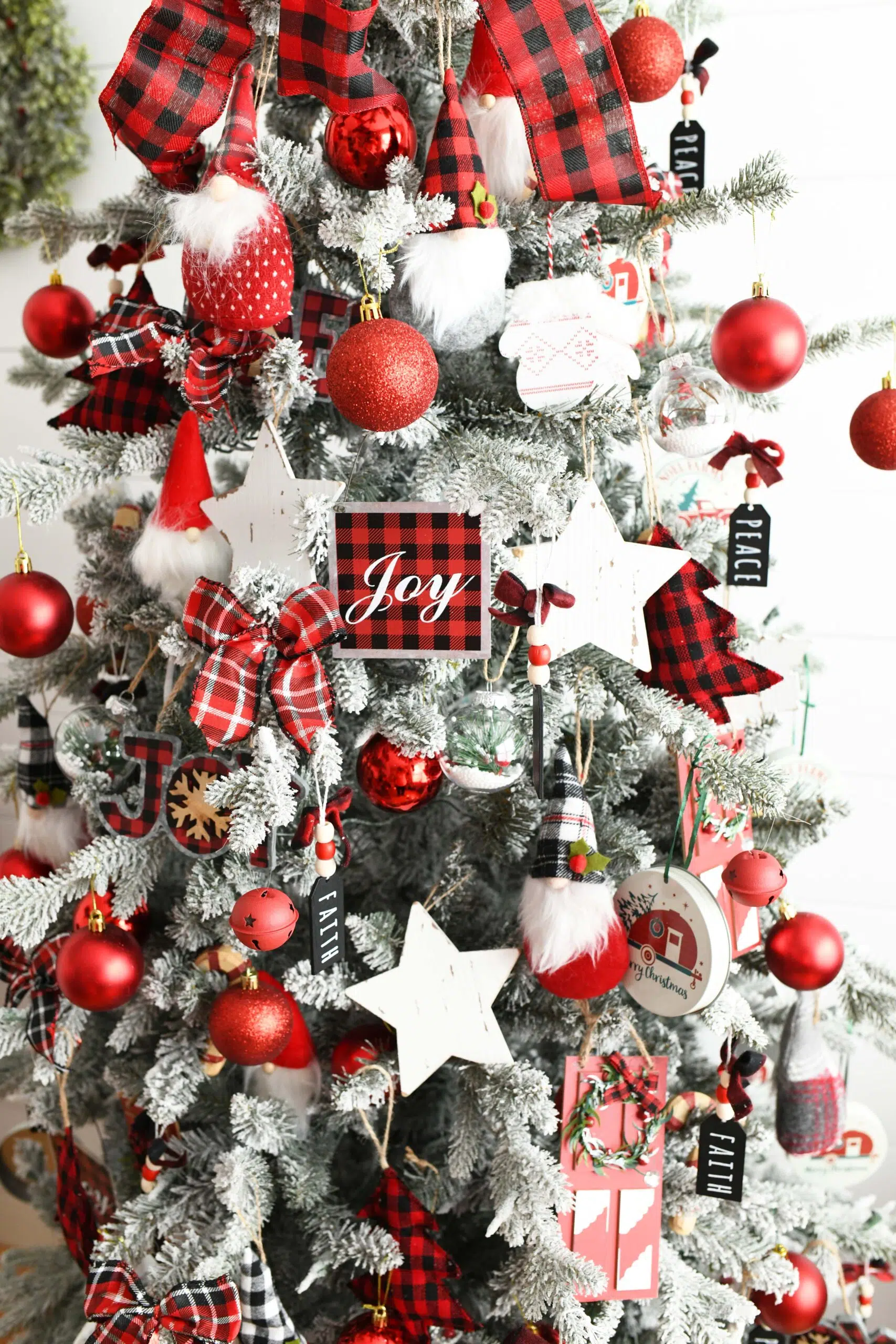 buffalo plaid decorated christmas tree