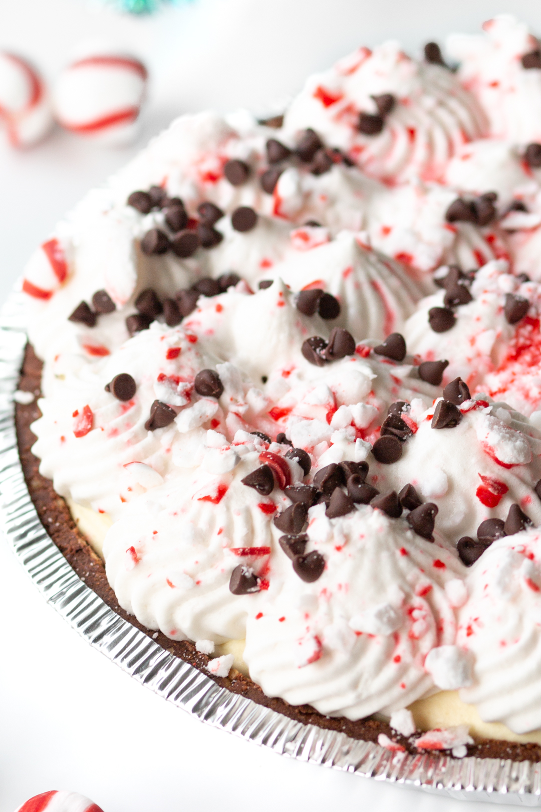 up close photo of peppermint pudding pie