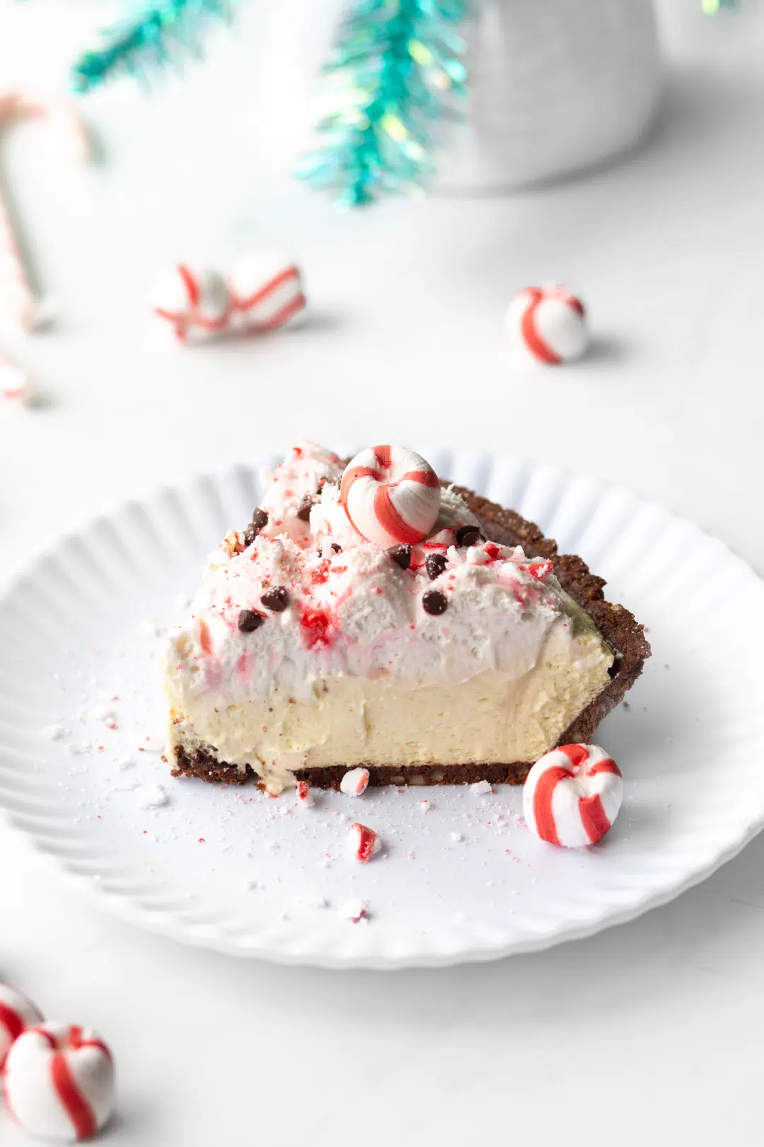 peppermint pudding pie slice on a dish