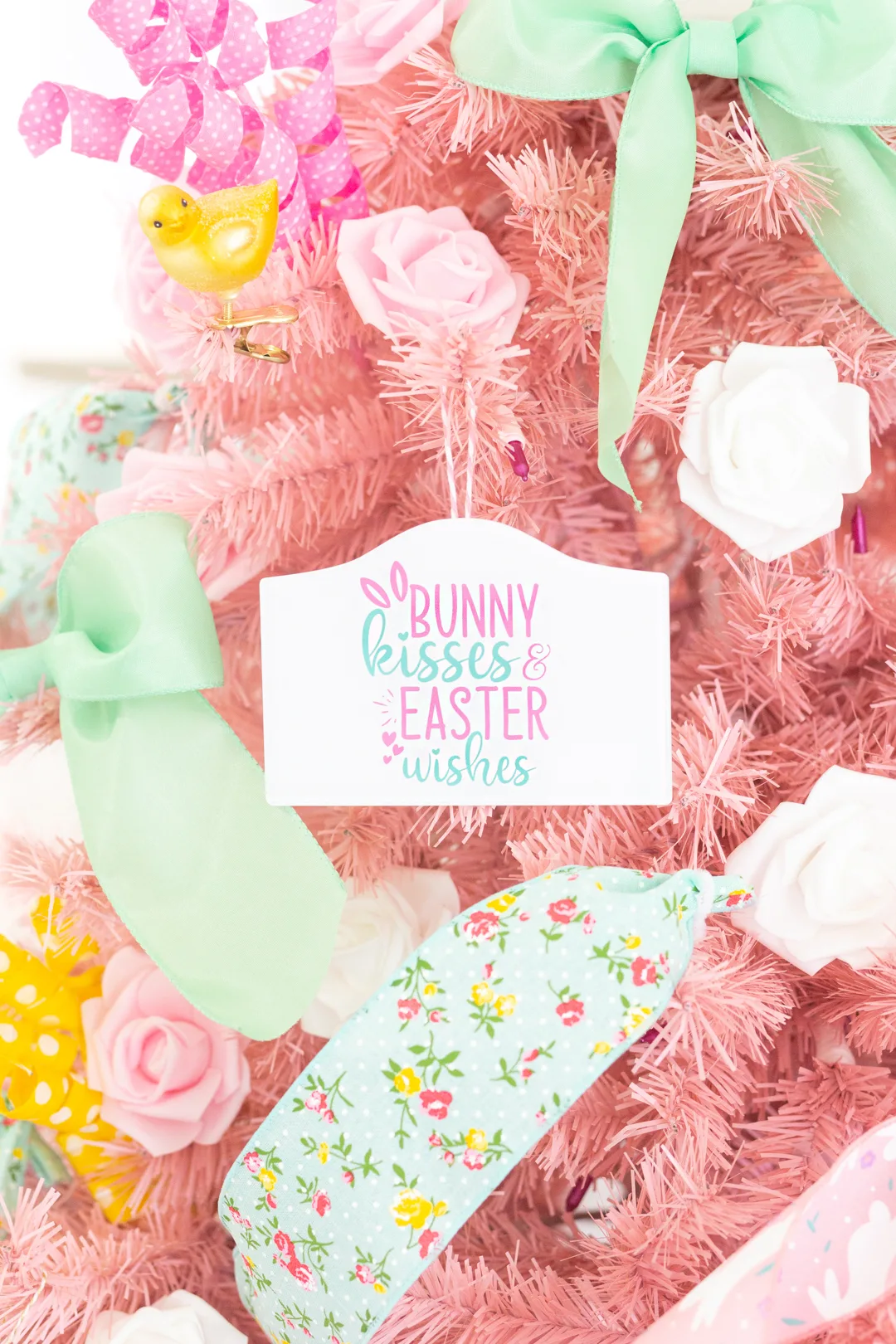 sign ornament that says bunny kisses, easter wishes