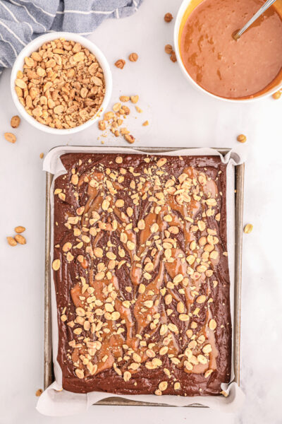 Thin & Chewy Snickers Brownies | Cutefetti