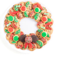 cookie wreath made with chips ahoy!, oreo, nilla wafers, sour patch kids and swedish fish