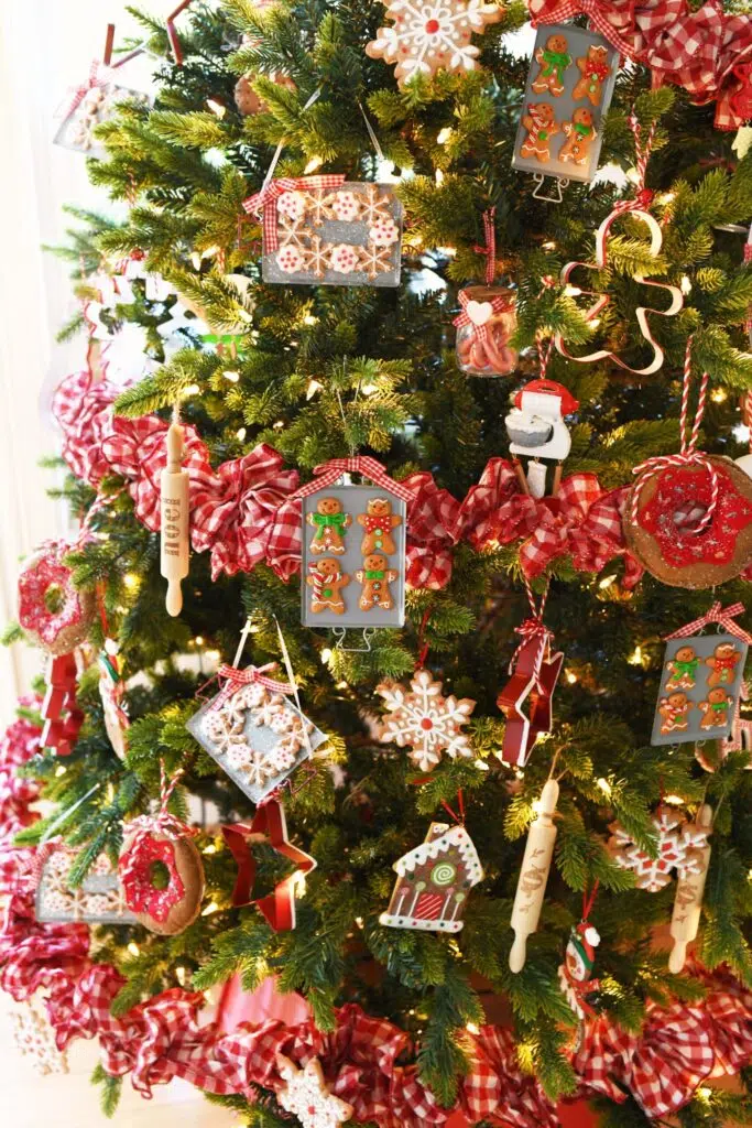 savvy saving couple baking themed christmas tree. green tree with red farmstyle decorations and baking decorations. adorable ornament with mini gingerbread men on a baking sheet.