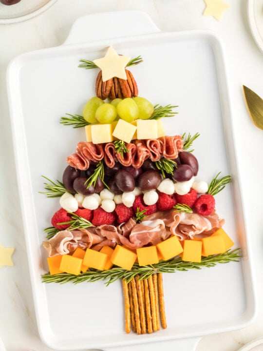 christmas tree charcuterie platter