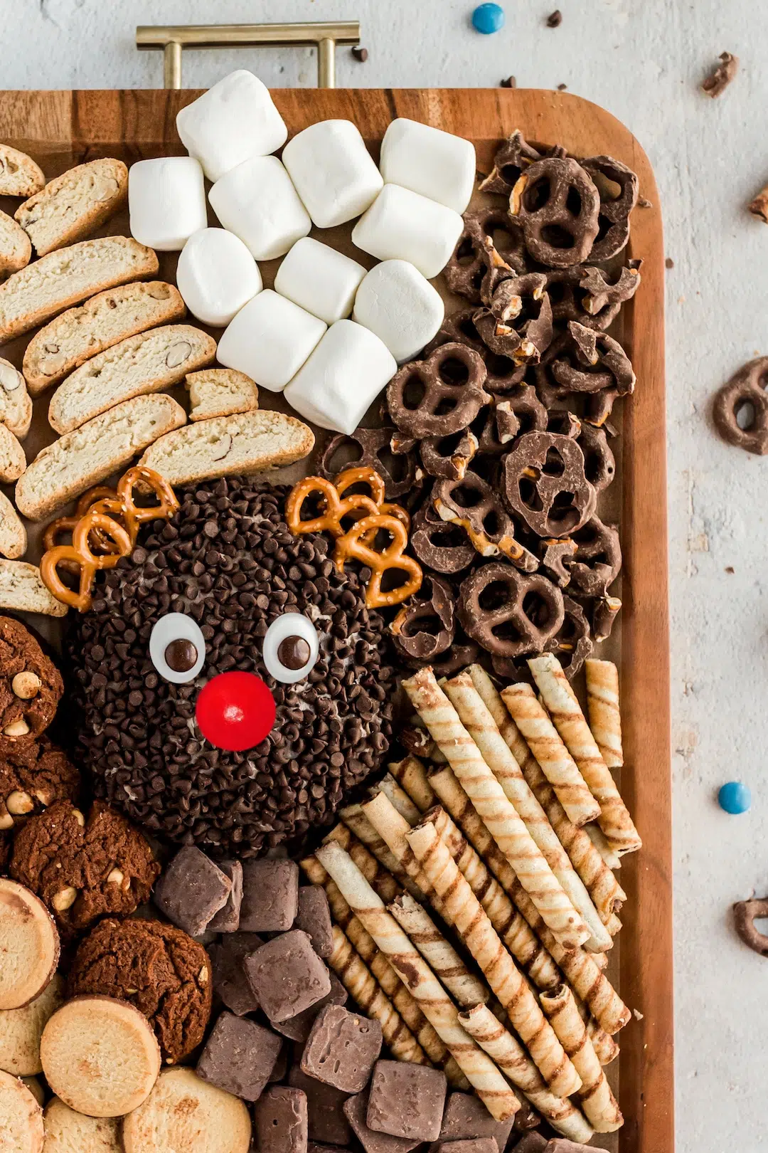 cute Reindeer Cheesecake Ball Platter for christmas parties