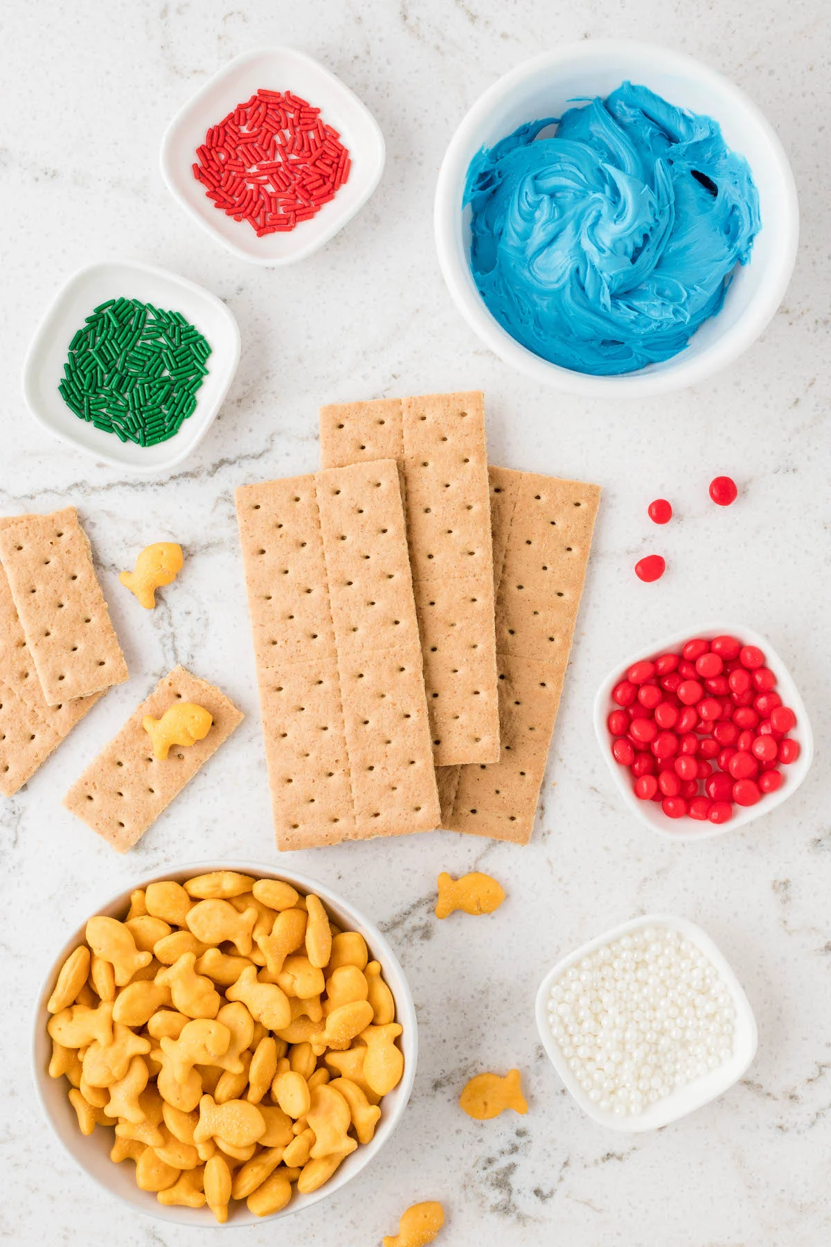 ingredients used to make ocean graham cracker snacks