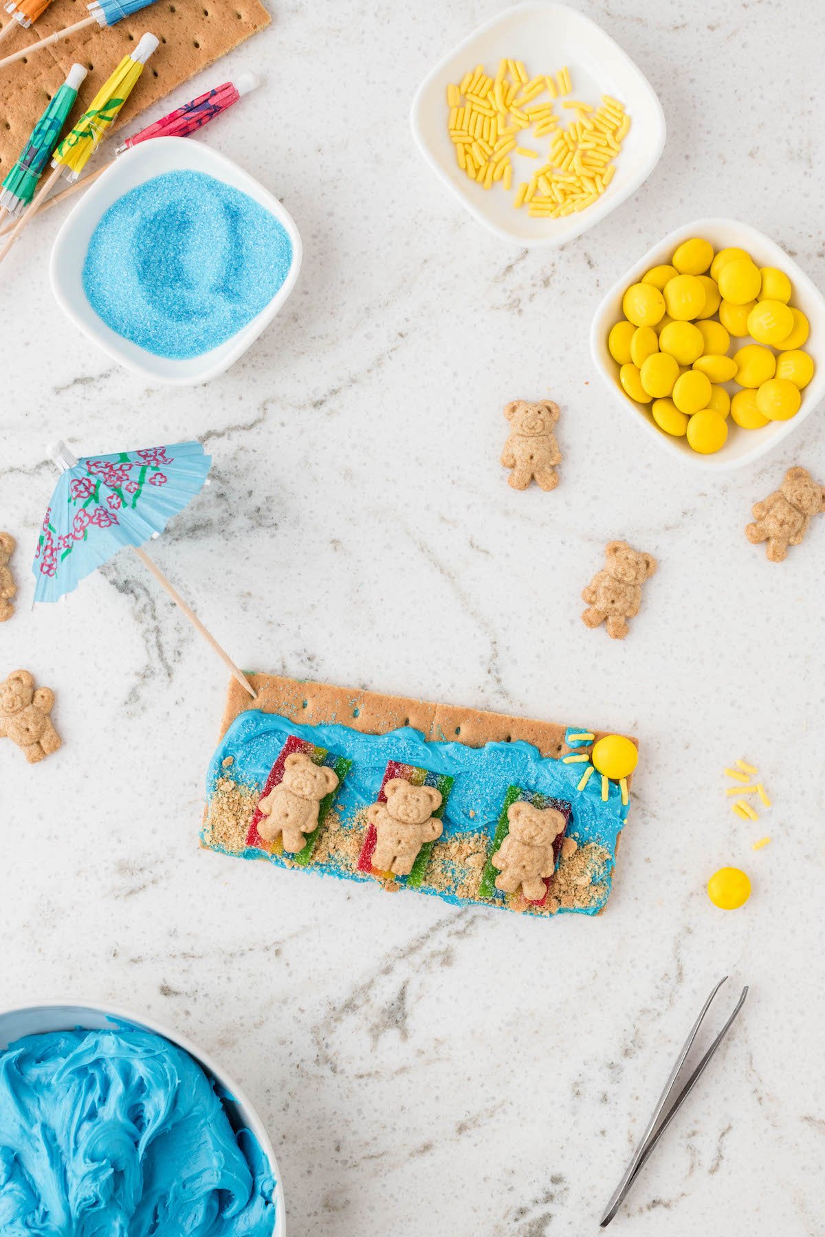 making kid's graham snacks with teddy grahams and frosting