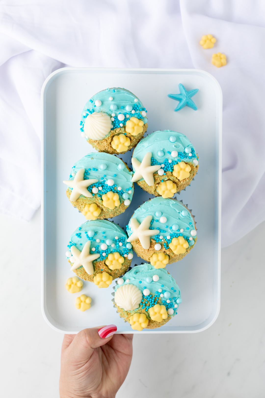 pretty sandy cupcakes with chocolate paw prints 