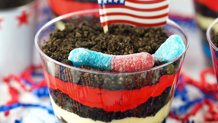 How To Make Red White and Blue Dessert Dirt Cups