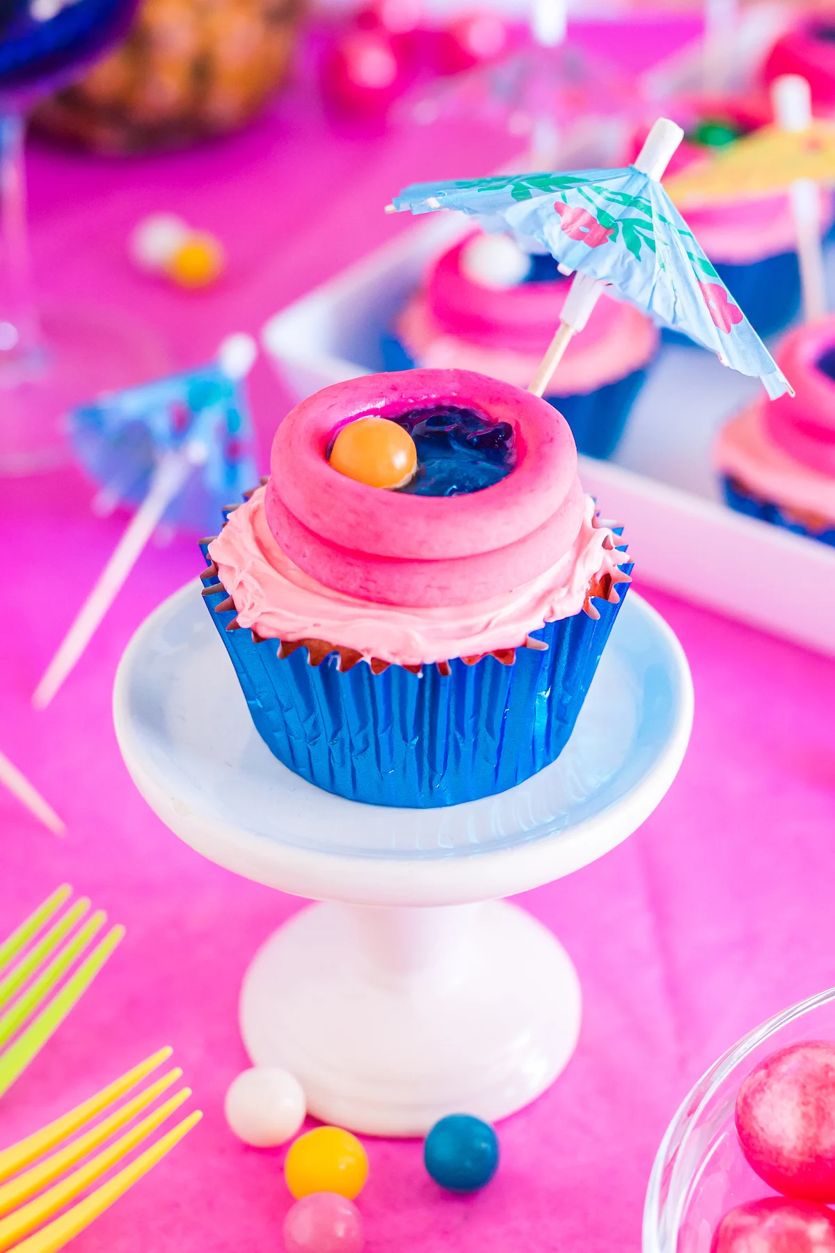 How To Make The Cutest Pool Cupcakes Cutefetti