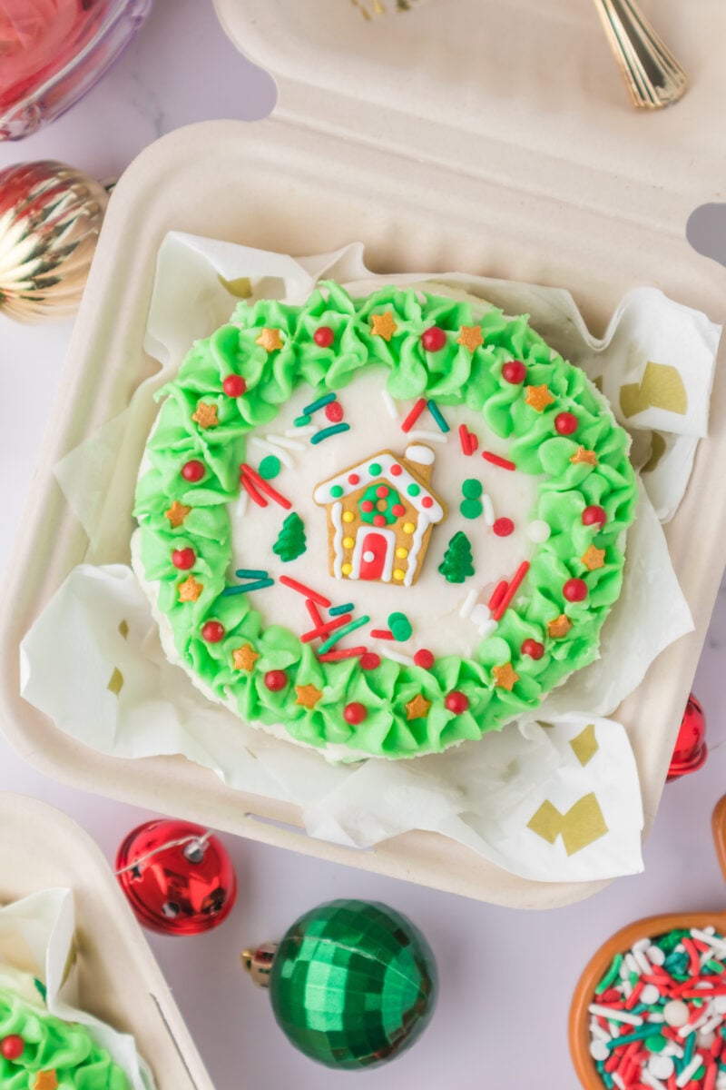 Festive Christmas Mini Lunch Box Cakes To Sweeten Your Celebrations!