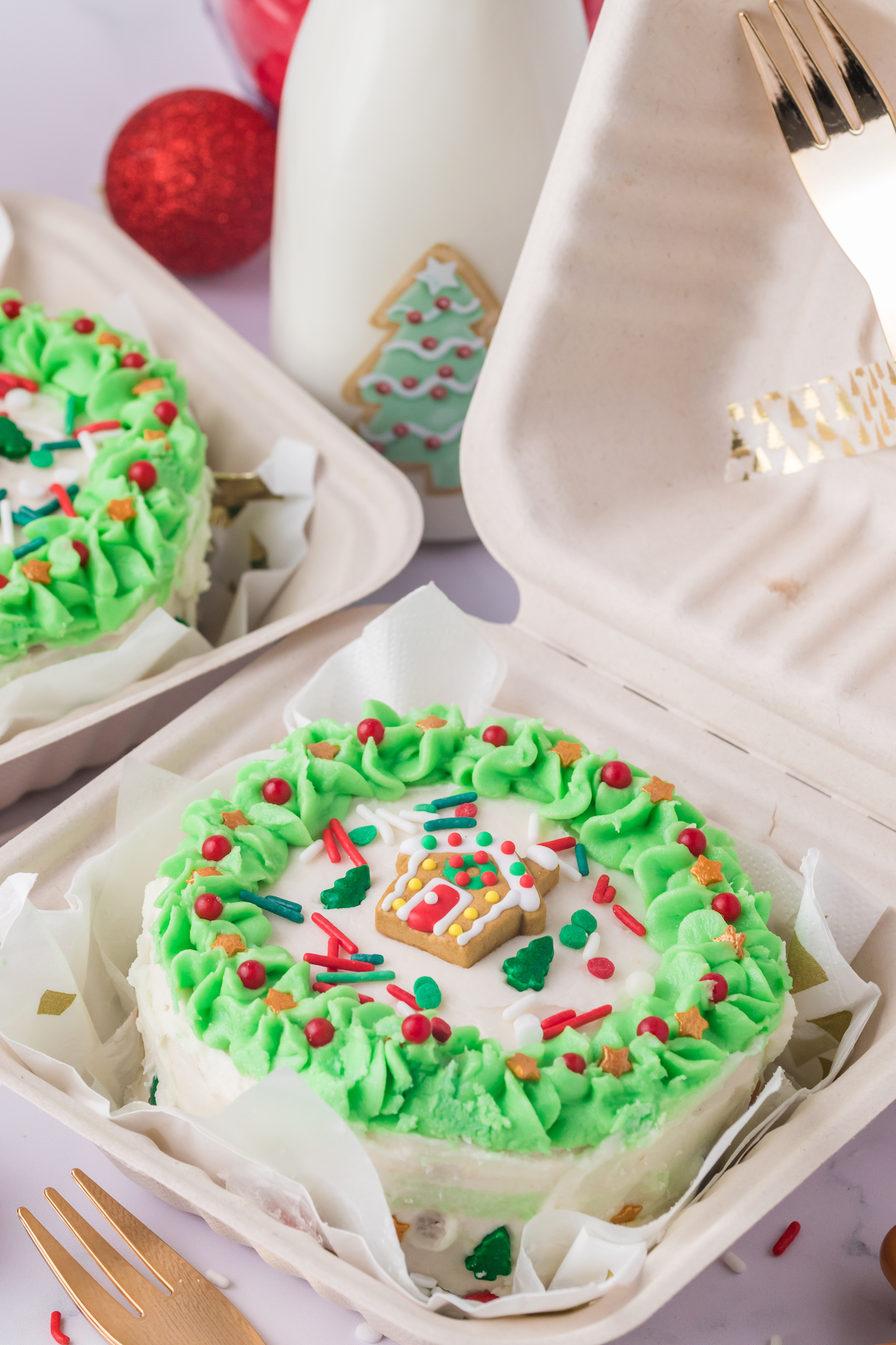 Christmas mini lunch boc cake in a white box